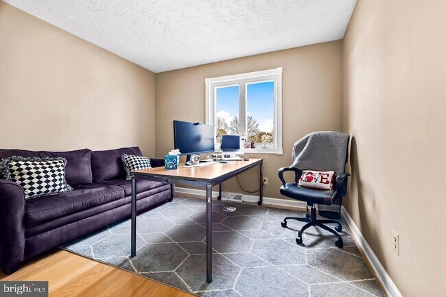 Building Photo - 6 Hounds Hollow Ct