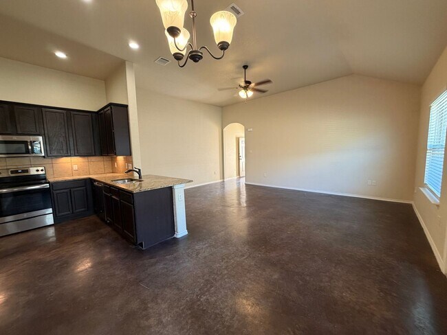 Building Photo - Beautiful Luxury Duplex in NBTX!