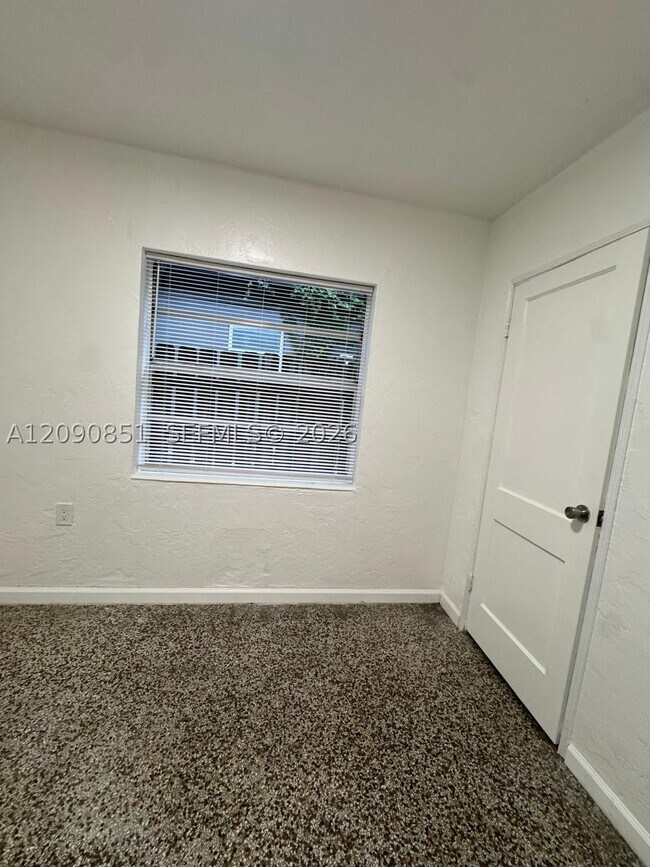 Building Photo - 1416 SW 27th St