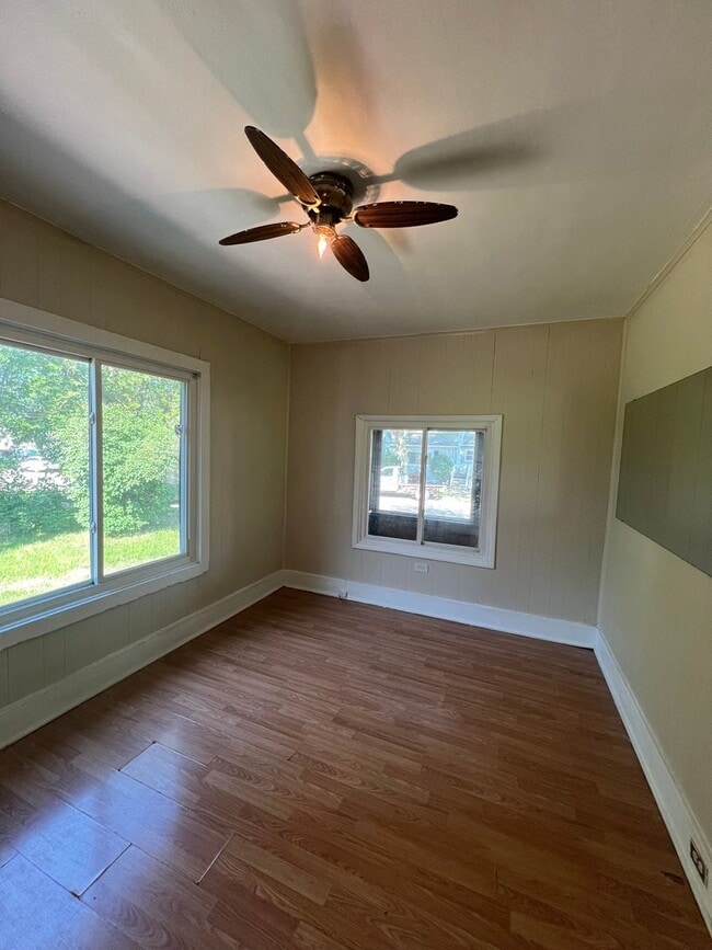 Building Photo - 3 BR 1 BA Single-Family Home Monroe MI, Av...