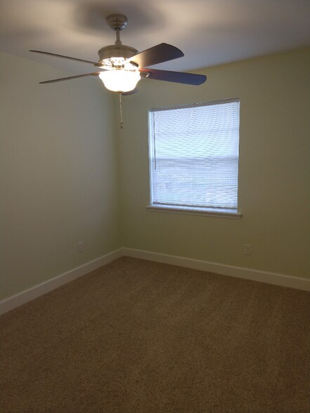 Building Photo - 1224 Stearns St