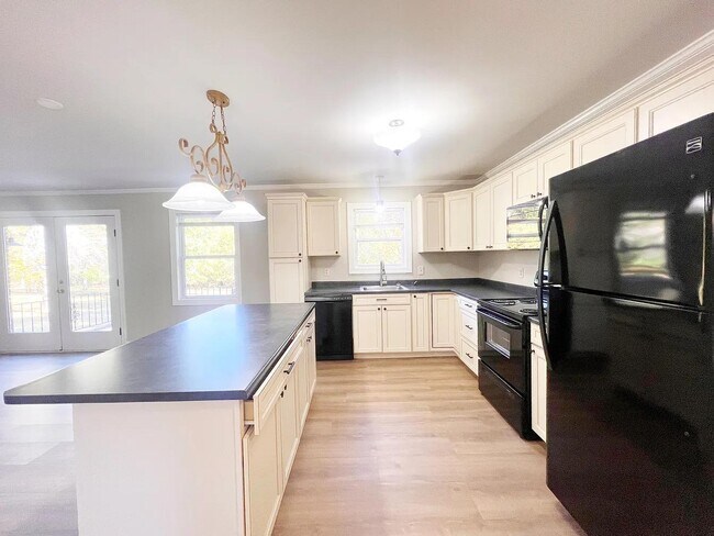 Building Photo - 106 Lori Dr