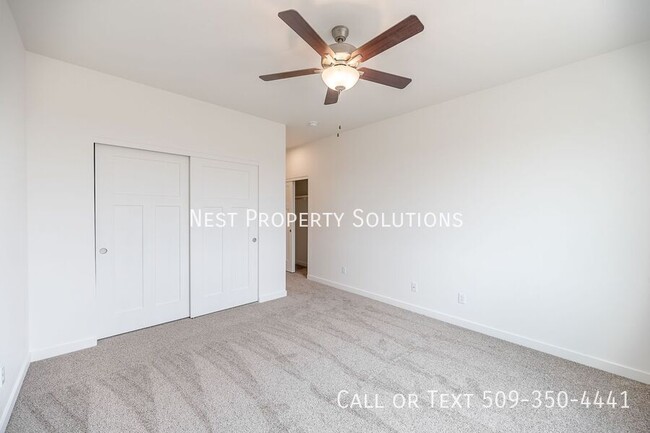 Building Photo - 164 E Montmorency-A