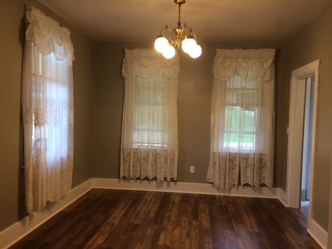 Building Photo - 317 Klingenberg Terrace