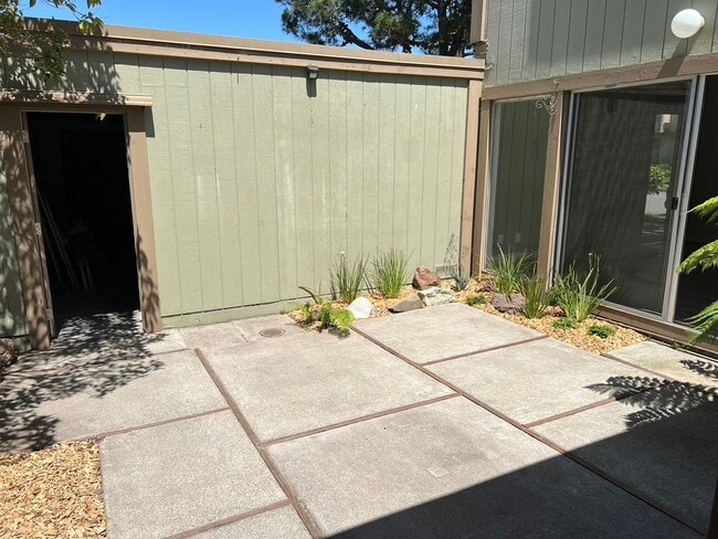 Building Photo - 3158 Bali Ln