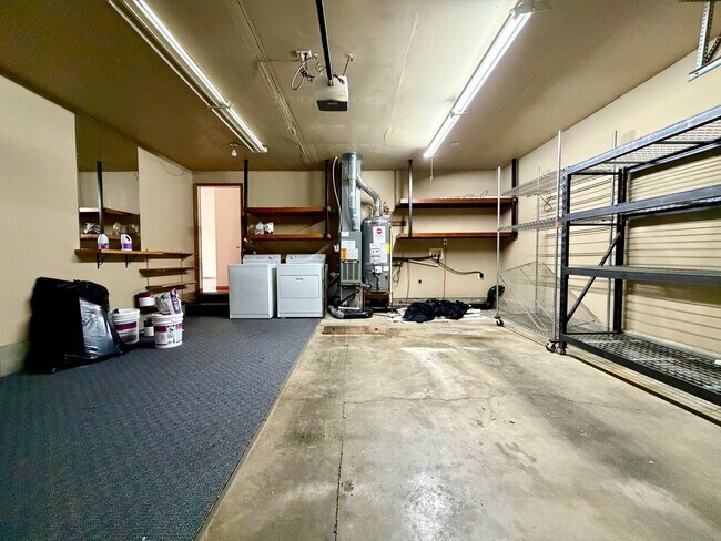 Building Photo - **$500 OFF THE FIRST MONTH'S RENT** Cozy R...