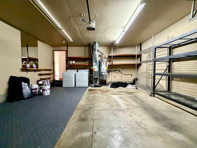 Building Photo - Cozy Ranch on Flag Lot~ Gleaming Hardwood ...