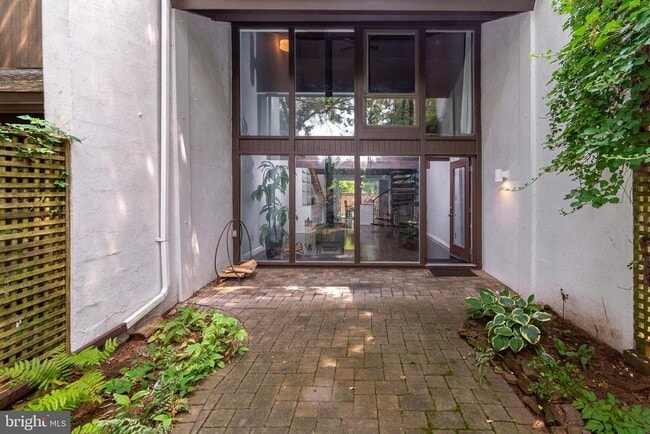 Building Photo - 9 Arden Way