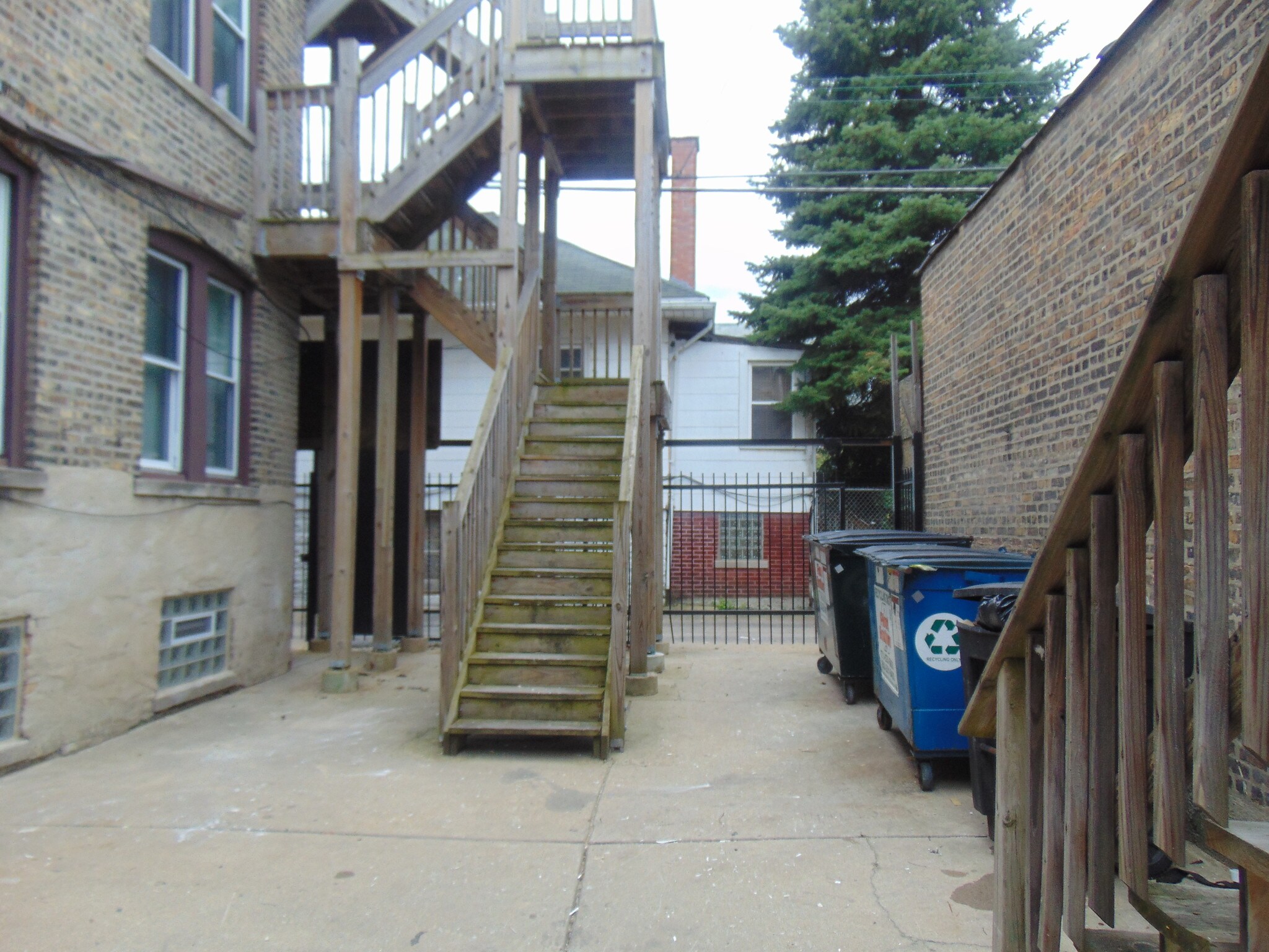 Building Photo - 7506 S Vernon Ave