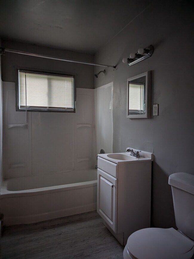 Building Photo - 5217 Neff-2 BED & 1 BATH FOR RENT