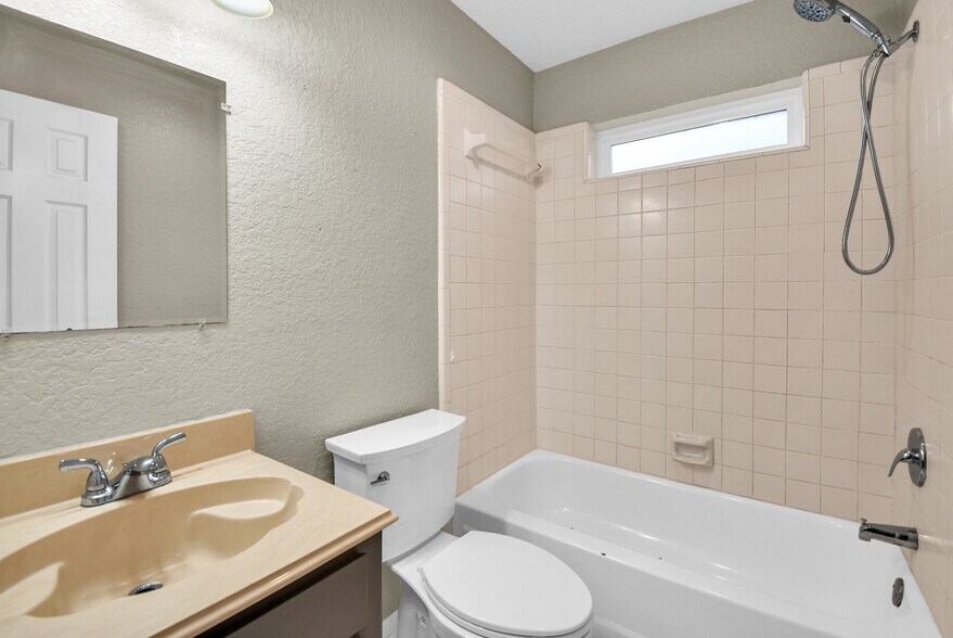 Building Photo - 1236 Sagebrush St