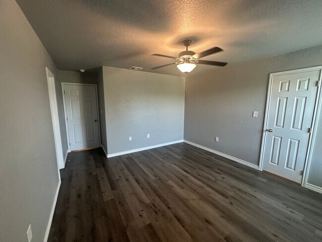 Building Photo - 3Bed/2Bath