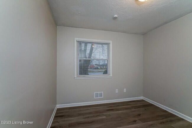 Building Photo - 5405 Tivoli Dr