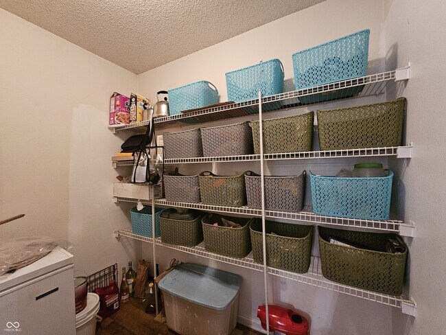 Building Photo - 10633 Cyrus Dr