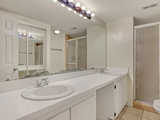 Building Photo - 4095 Palm Bay Cir