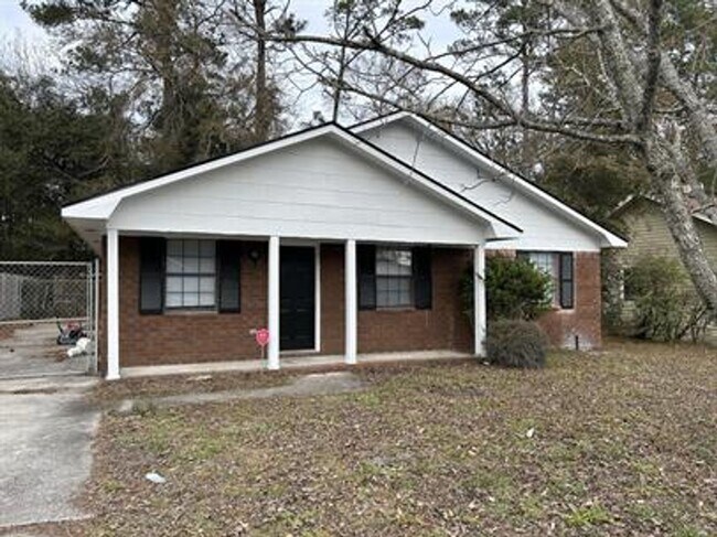 Building Photo - 220 Garden Cir