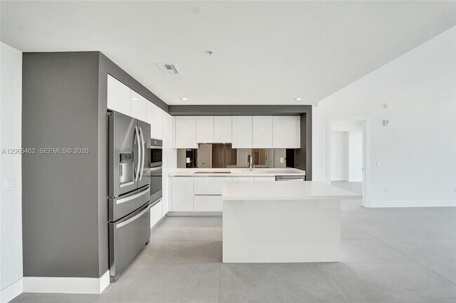 Building Photo - 1170 E Hallandale Beach Blvd