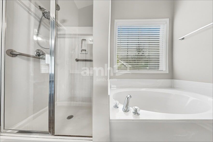 Building Photo - 3815 Hawk Tail Dr