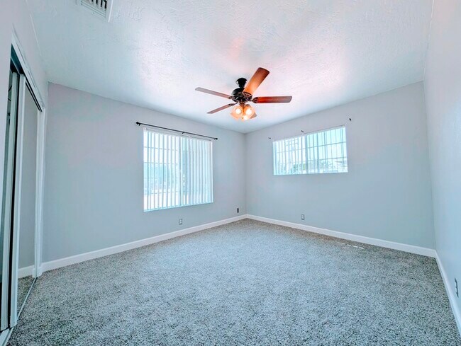 Building Photo - 4 bed with Dual master bedrooms and Solar ...