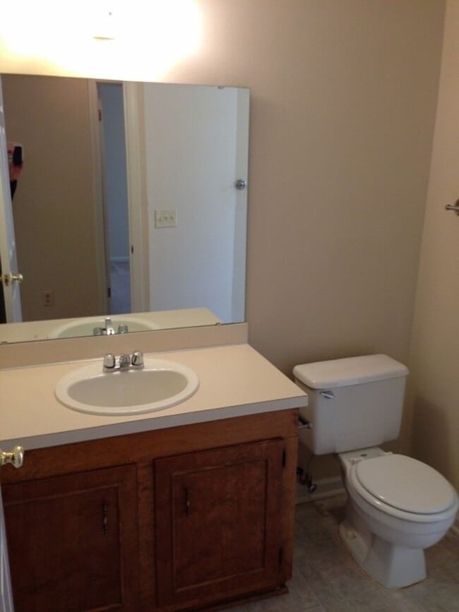 Building Photo - 156 Thames Valley Ct