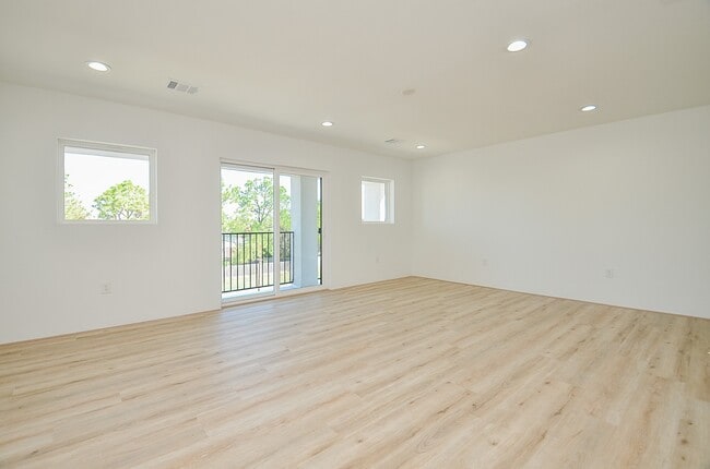 Building Photo - 15000 S Richmond Ave