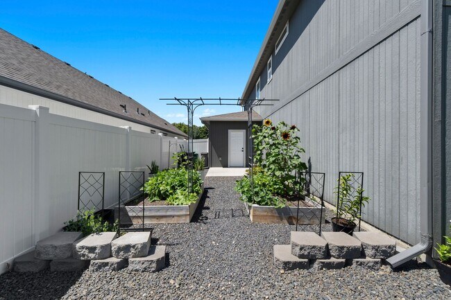 Building Photo - Spokane Valley Two-story - Available Now!