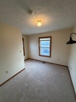 Building Photo - 921 Walnut St