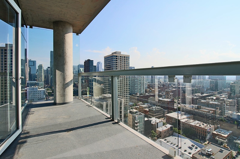 Building Photo - 865 N La Salle Dr