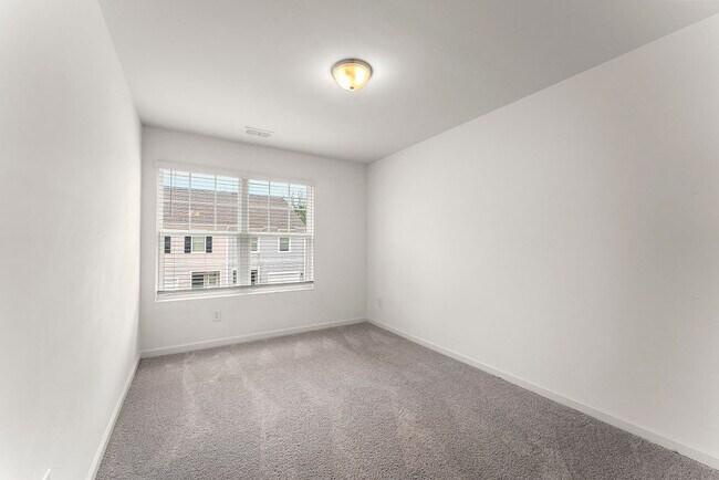 Building Photo - 1494 Madison Way