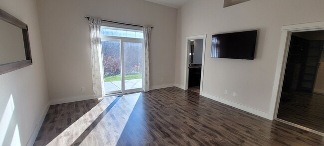 Building Photo - Three Bedroom 2.5 Bath House