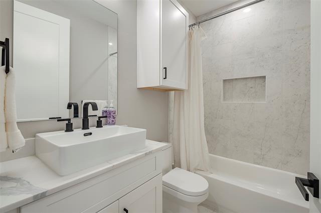 Building Photo - 1423 N Carroll Ave