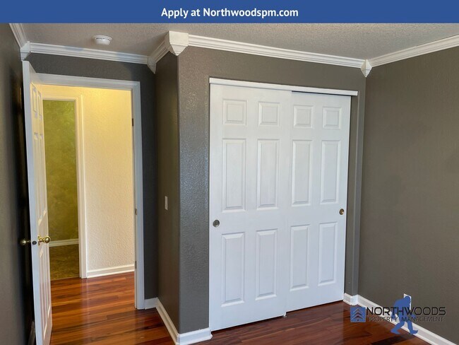 Building Photo - Beautiful 3 Bedroom 2 Bath Home