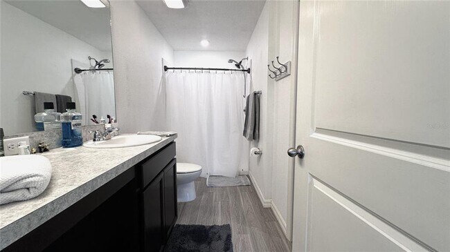 Building Photo - 421 Pinecrest Loop