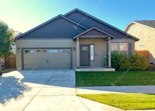 Building Photo - **UNFURNISHED**Beautiful Single-Level 3BR ...