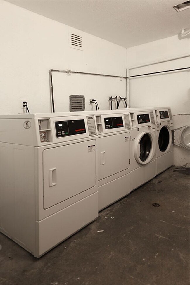 Building Photo - OPEN HOUSE: Thursday (12/28) 5:45pm-6pm  R...