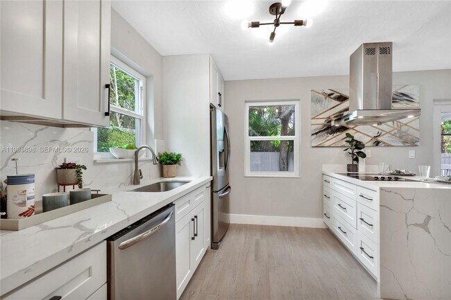 Building Photo - 1045 NE 84th St