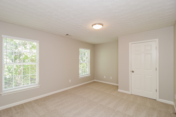 Building Photo - 551 Arrowhead Dr