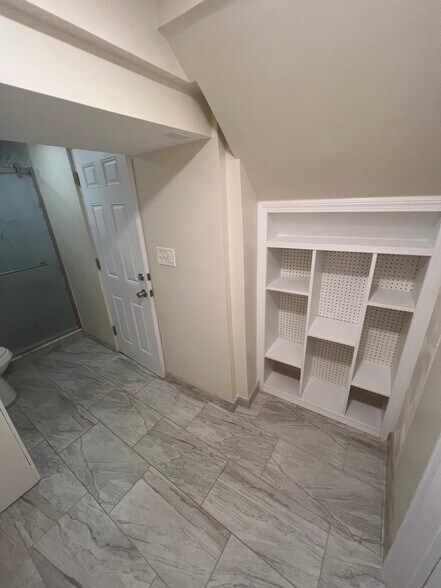 Building Photo - 21 Blakeville St