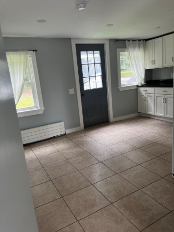 Building Photo - 10 Battey Dr