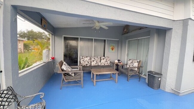 Building Photo - Canal Home 3 Bed 2 Bath