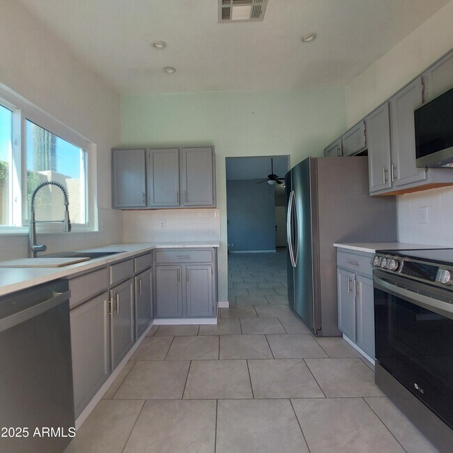 Building Photo - 14076 N 26th Ave