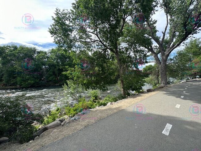 Building Photo - Delightful One-Bedroom + Office Near Idlew...