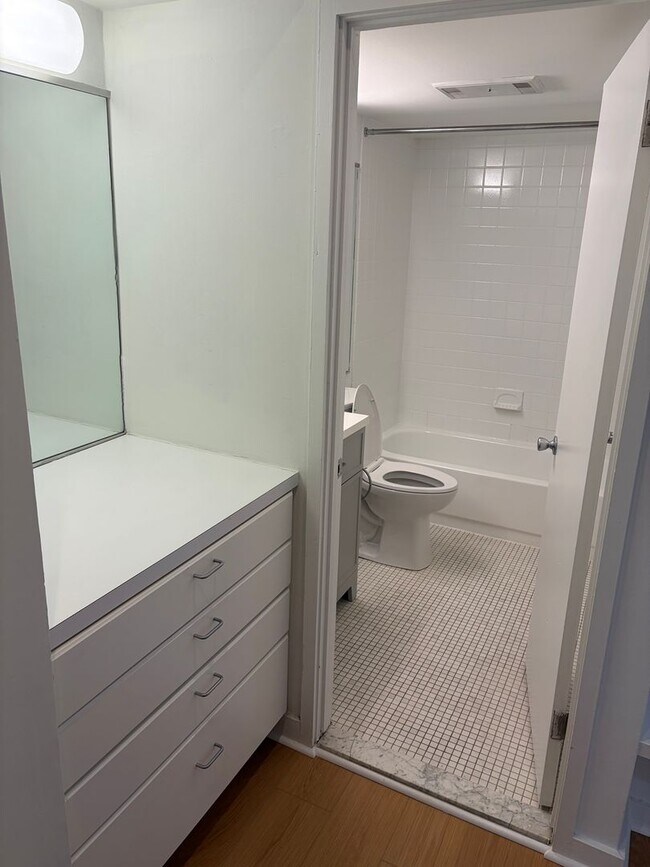 Building Photo - Welcome to Urban Elegance in the Heart of Historic Old City, Philadelphia