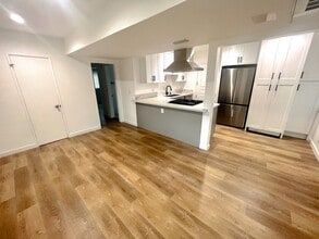 Building Photo - Modern 2-Bedroom Apartment in Inglewood – ...