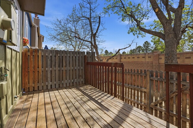 Building Photo - $2,045.95 - 2 Bed, 1.5 Bath Townhome in Centennial with Pool Access