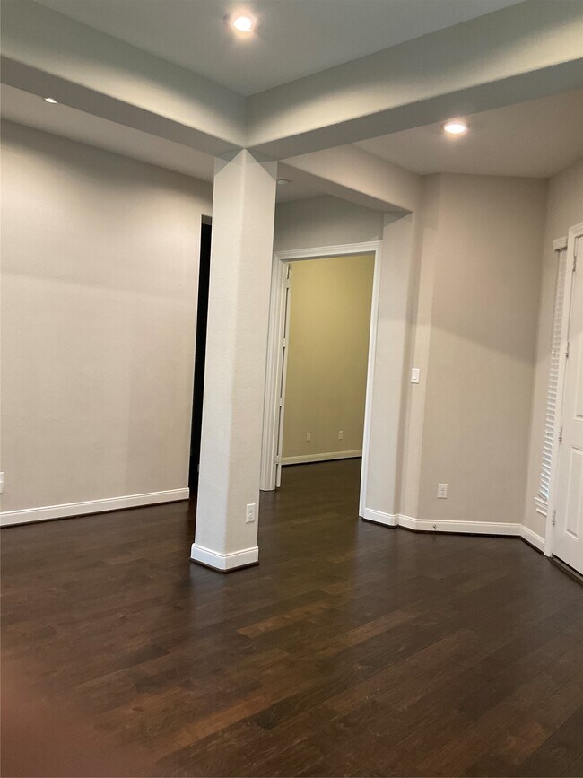 Building Photo - 907 Daffodil View Ct