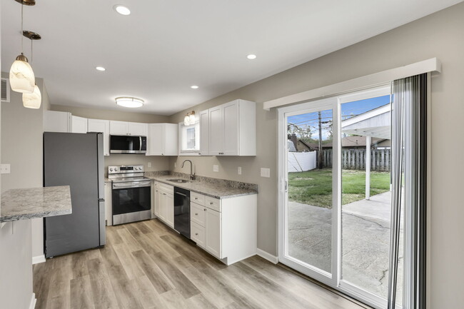 Building Photo - 2817 Woodgrove Dr