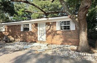 Building Photo - New Listing!