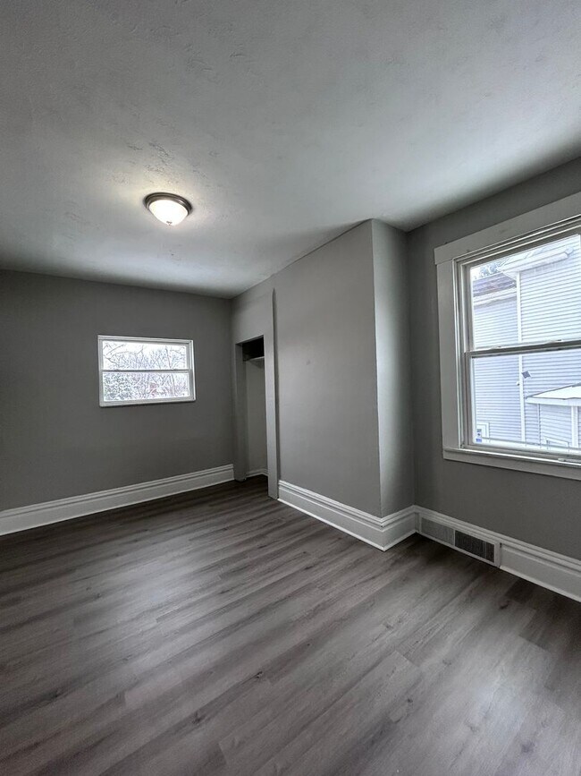 Building Photo - vin4033