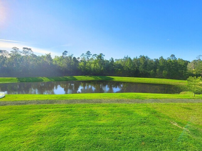 Building Photo - Antietam Lakeside Retreat: 4/2 Home in a Fun-Filled, Pool Neighborhood